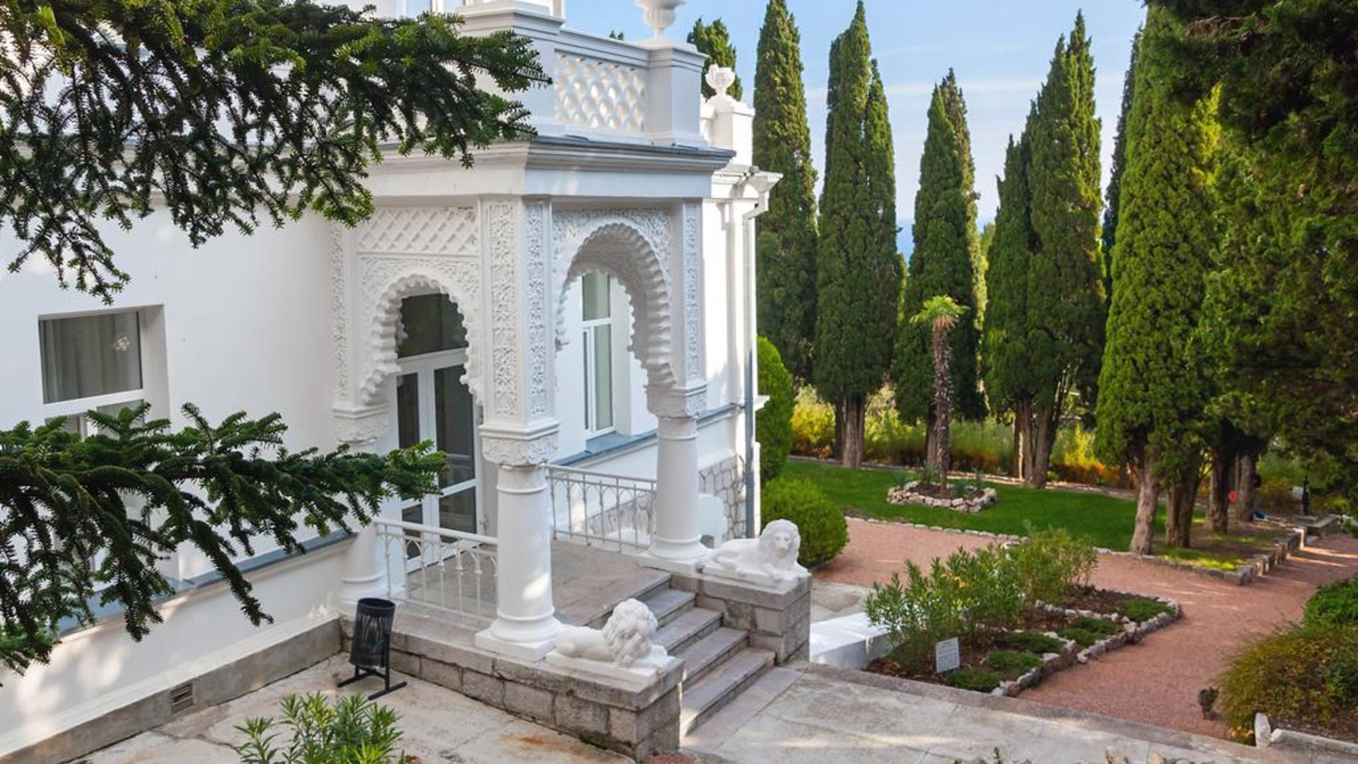 Туристы и отдыхающие охотно едут в Крым